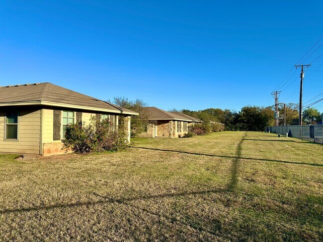 Building Photo - Taylors Crossing 2302