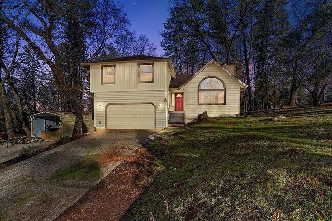 Building Photo - Beautiful 3BR/3BA Home on 1 Acre in Gated ...