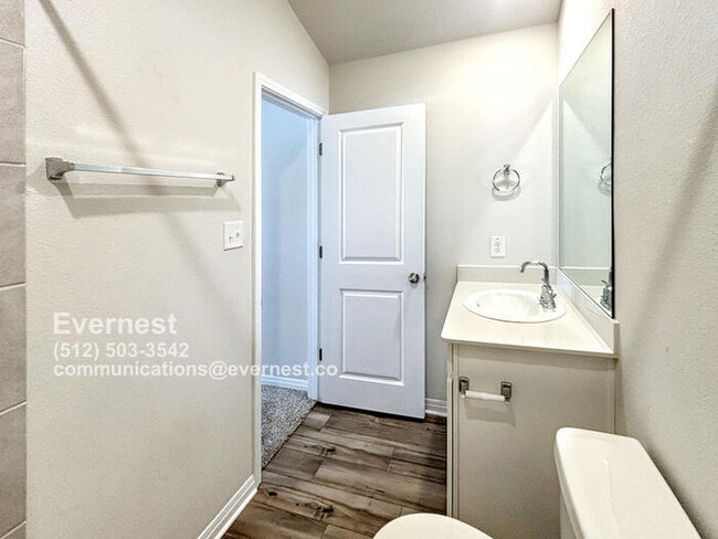 Building Photo - Spacious 4-Bedroom Home with Modern Comfor...