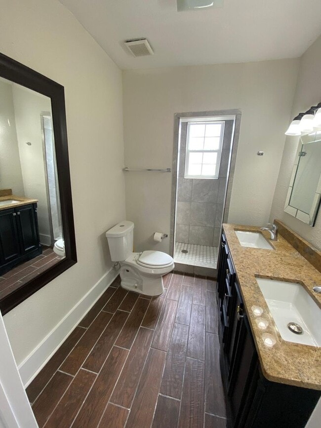 Building Photo - Recently renovated Mount Auburn home