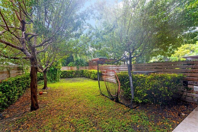 Building Photo - 3048 SW 18th St