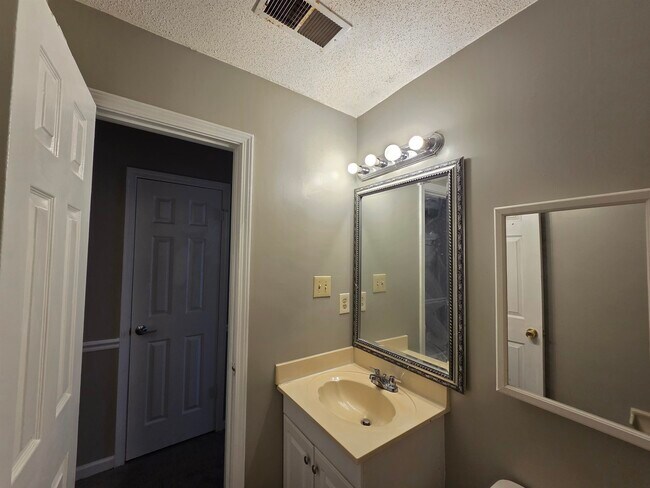 Building Photo - 7780 Mesa Dr