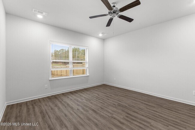 Building Photo - 621 Stillwater Cv