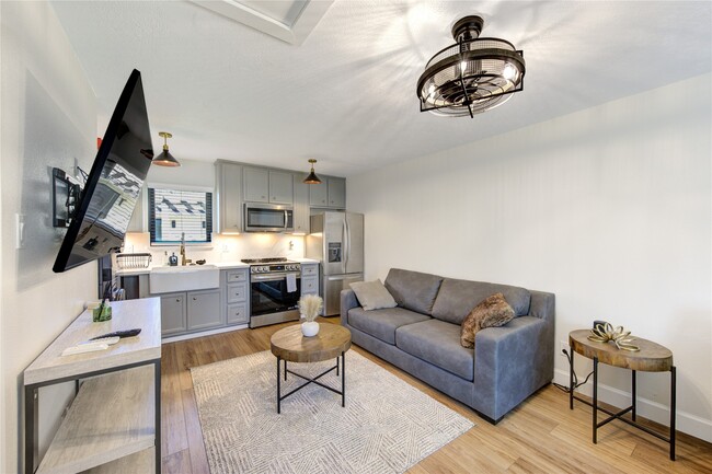 Building Photo - 3201 Westridge St