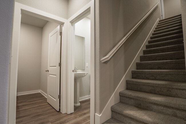 Building Photo - 4 Bedroom 3.5 bath home in Fayetteville!