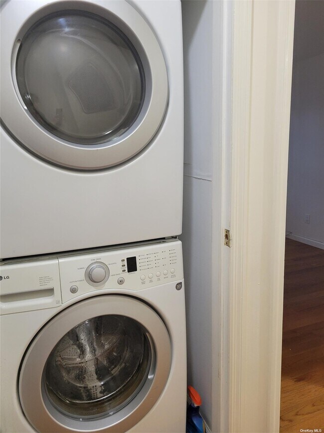 Building Photo - 40-24 191st St