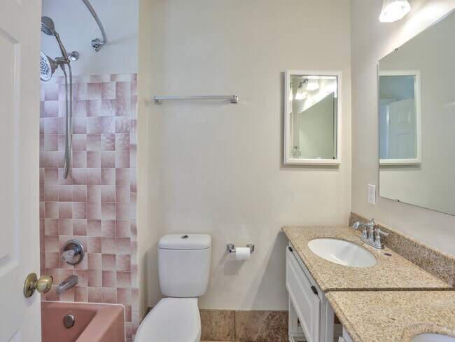 Building Photo - 805 Sandy Dr