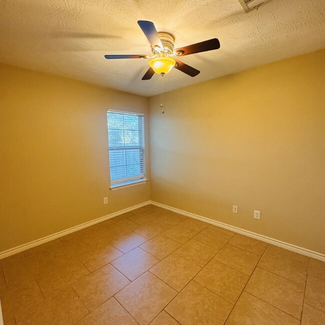 Building Photo - Charming 3-Bed Haven with Granite Elegance in Nederland – Your Perfect Retreat!