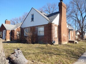 Building Photo - Beautiful Brick Bungalow 3 Bedrooms 1 Bath...