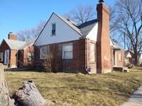 Building Photo - Beautiful Brick Bungalow 3 Bedrooms 1 Bath...