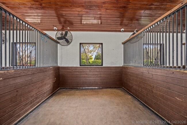 Building Photo - 1782 Clydesdale Ave