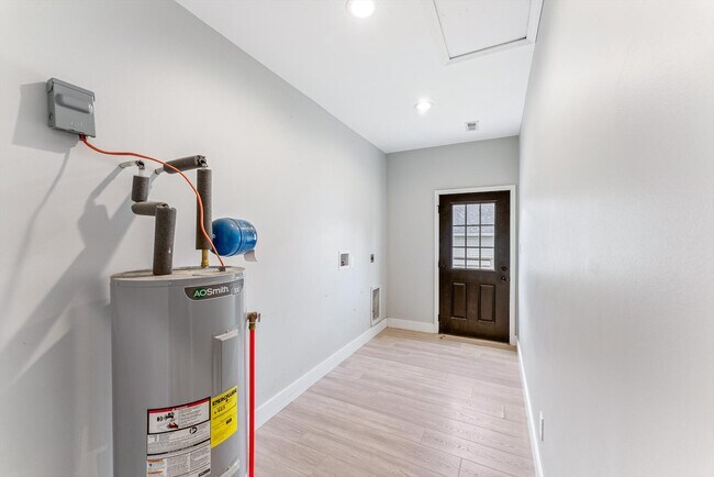 Building Photo - 5004 Knoxwood Dr