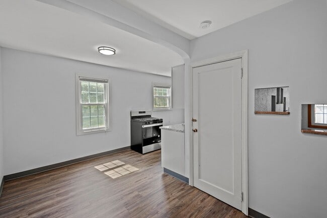 Building Photo - Gorgeous 2 bedroom home in Clairton availa...
