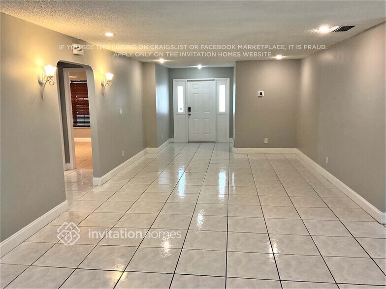 Building Photo - 11600 NW 27th Ct