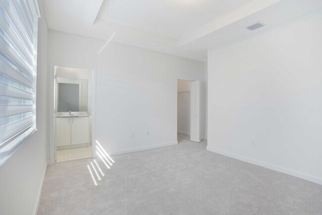 Building Photo - Brand new Townhome 3/2.5  Maximum 2 Cars