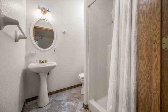 Building Photo - 3 BEDROOM | 2 BATHROOM | 2 CAR GARAGE | AI...