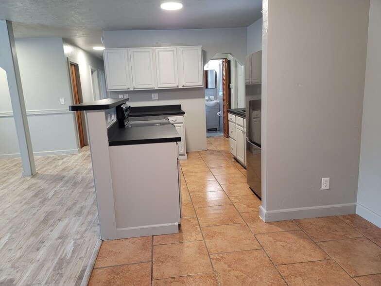 Building Photo - 5321 NE 29th St