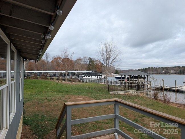 Building Photo - 187 Commodore Loop