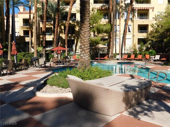Building Photo - 260 E Flamingo Rd