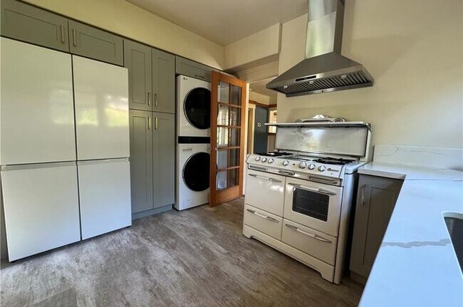 Building Photo - 1270 Mar Vista Ave