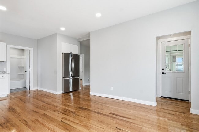 Building Photo - 116 Coburn St