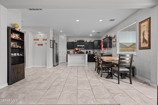 Building Photo - 6024 Hidden Psge Ave