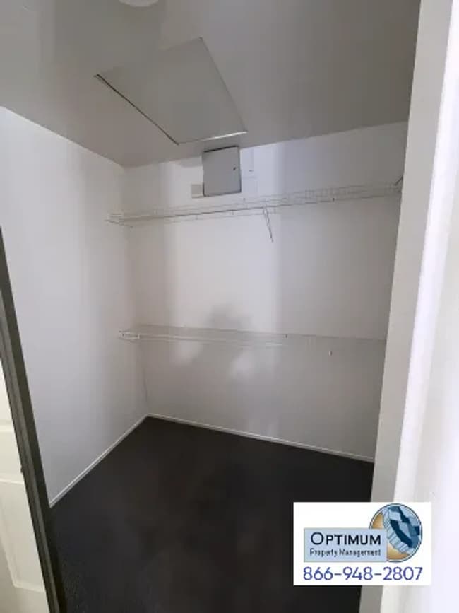 Building Photo - Beautiful 3 Bedroom, 2 Bathroom Home with Versatile Living Spaces