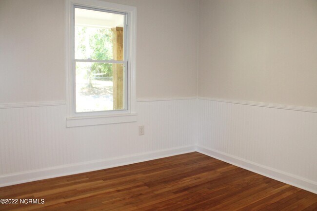 Building Photo - 275 Piney Ln