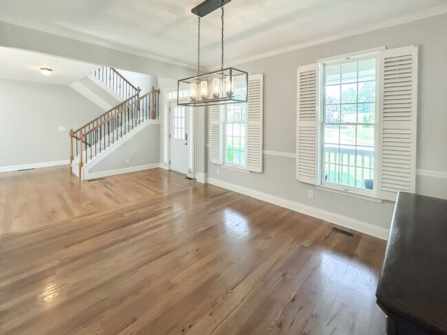 Building Photo - Stunning 5-Bedroom Executive Home in Kennesaw’s Preserve Falcon Hills!