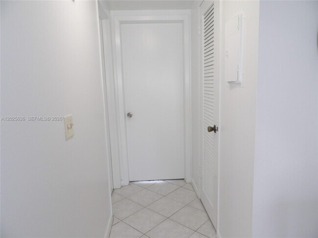 Building Photo - 77 Preston Way