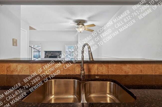 Building Photo - 2031 Towngate Dr