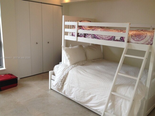 Building Photo - 19101 NE 36th Pl