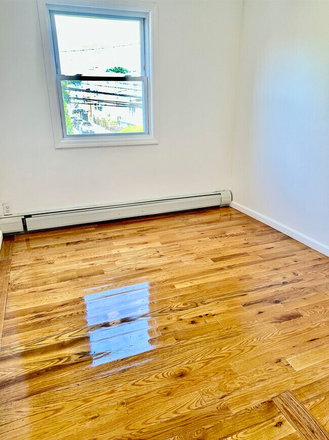 Building Photo - 245 Duncan Ave