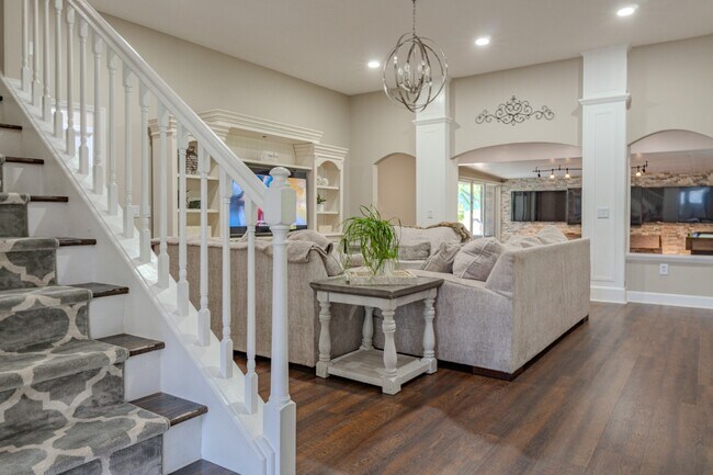 Building Photo - 33721 Spring Dr