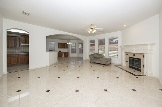 Building Photo - Spacious 4-Bedroom Home with Large Backyard in Rowlett