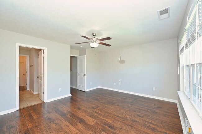 Building Photo - 167 Cobblestone Pl Dr
