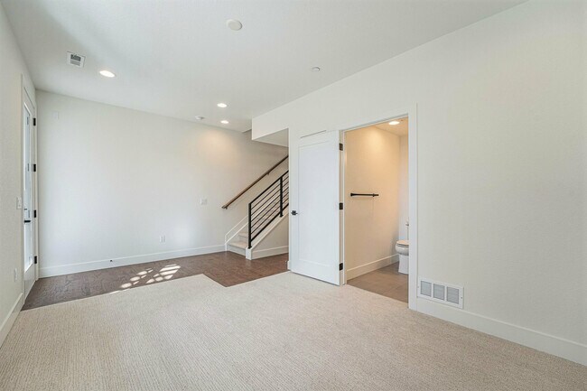 Building Photo - 2663 Nicholas Wy