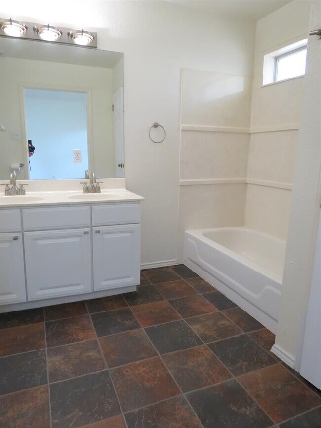 Building Photo - 1503 Serene Oaks Dr