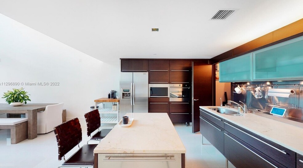 Building Photo - 6000 Collins Ave