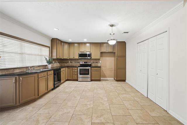 Building Photo - 5161 Bartlett Dr