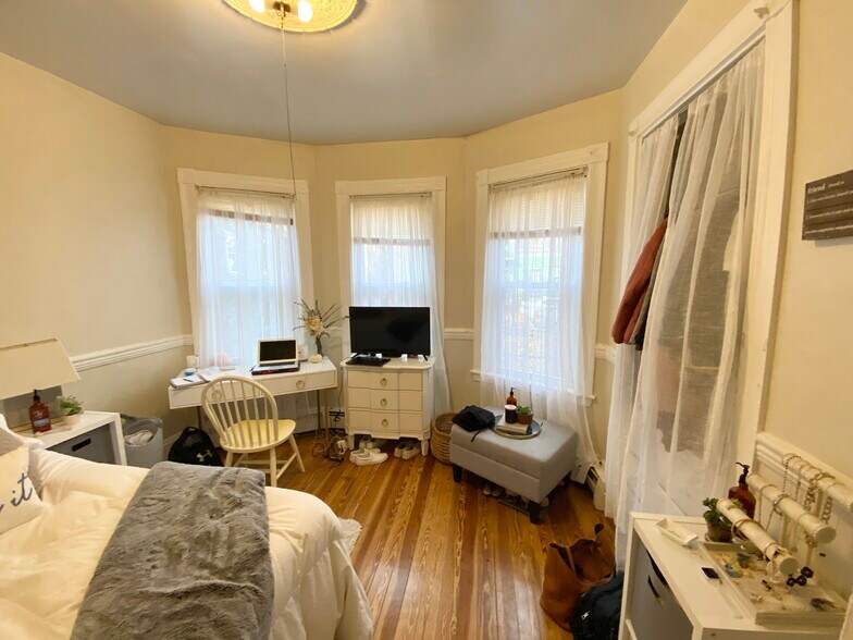 Building Photo - 97 Calumet St