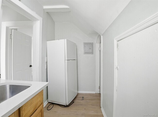 Building Photo - 406 S 3rd Ave