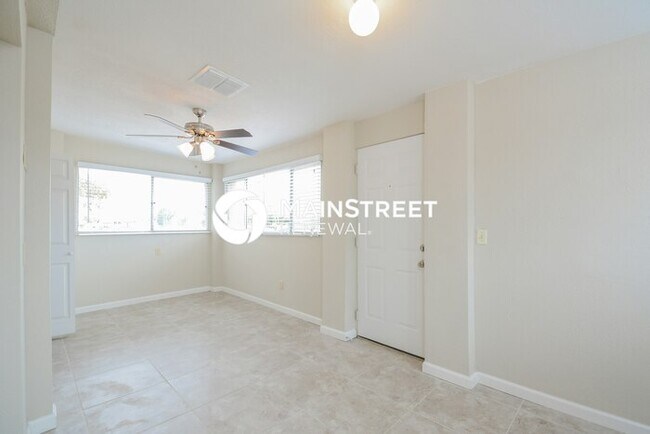 Building Photo - 2 Bedroom Pet-Friendly Home in Tucson, AZ with Main Street Renewal