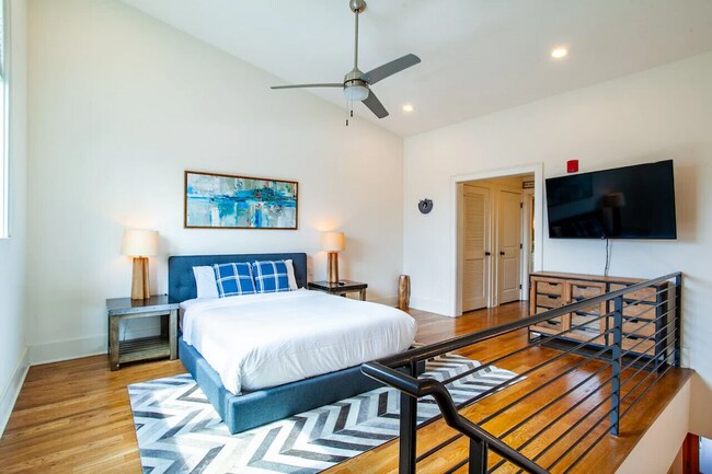 Building Photo - 205 Mews Way