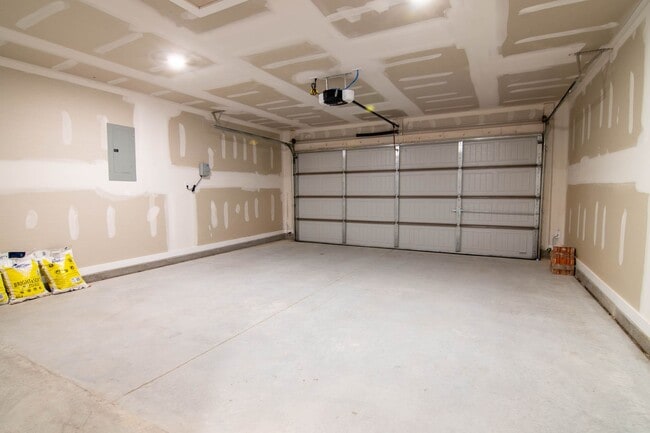 Building Photo - 6004 Kingsville St