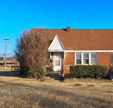 Building Photo - 2429 W Park Pl