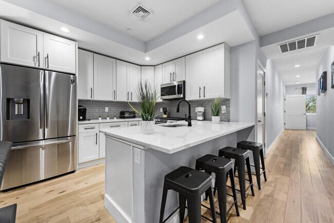 Building Photo - 1011 Bennington St