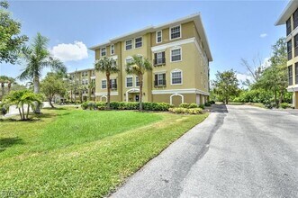Building Photo - 10060 Lake Cove Dr