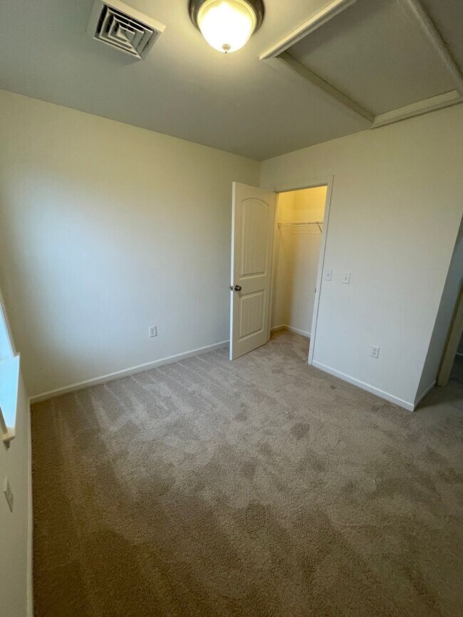 Building Photo - Updated 3 Bed 3 Bath Townhouse in Marietta!