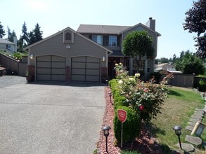 Building Photo - Fabulous 4 Bedroom Home with Gorgeous Fenc...